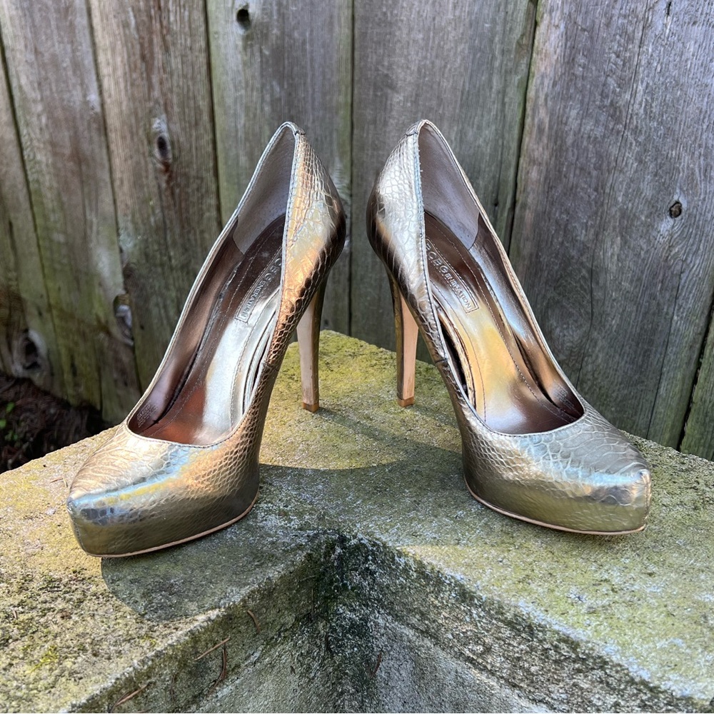 Gold BCBG Generation platform heels 9